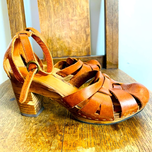 STUNNING 1970’s Wooden Stacked Heel Sandals, Gorgeous Leather 🤎 and Wood 🤎 - Picture 14 of 14
